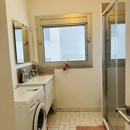 Seine-side Haven * Neuilly-sur-Seine