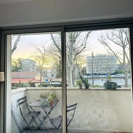 Seine-side Haven Apartment