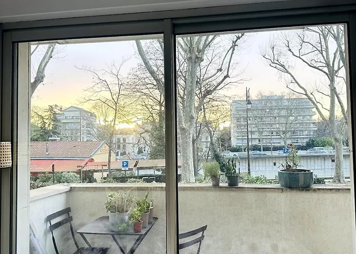 Seine-side Haven Appartement